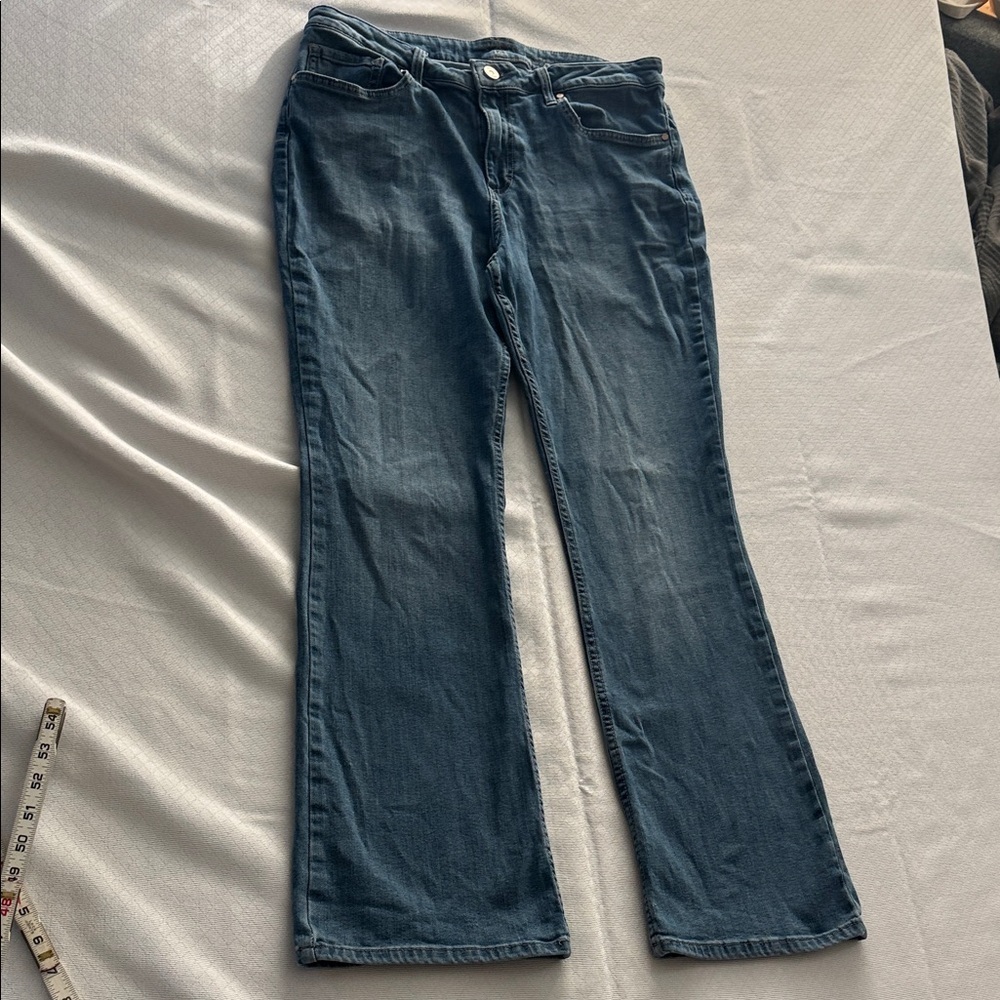 Riders by Lee Classic Blue Women's Denim Jeans. Size 16